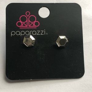 PAPARAZZI | Silver hexagon studs